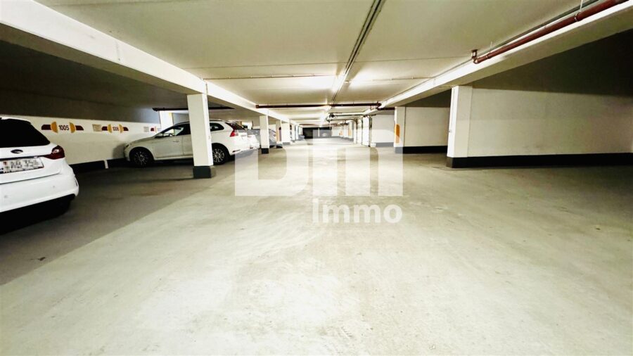 Schöne Eigentumswohnung in gefragter Wohnlage mit Balkon / Tiefgarage und Parkanlage - Tiefgarage